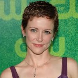 Leslie Hope